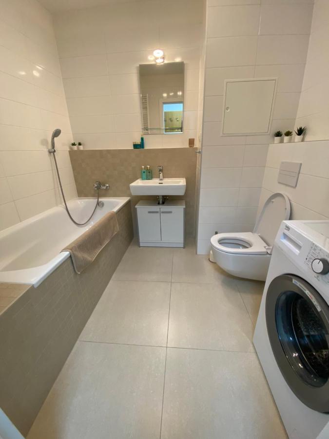 Lia Apartman - Private Parking Bratislava Dış mekan fotoğraf