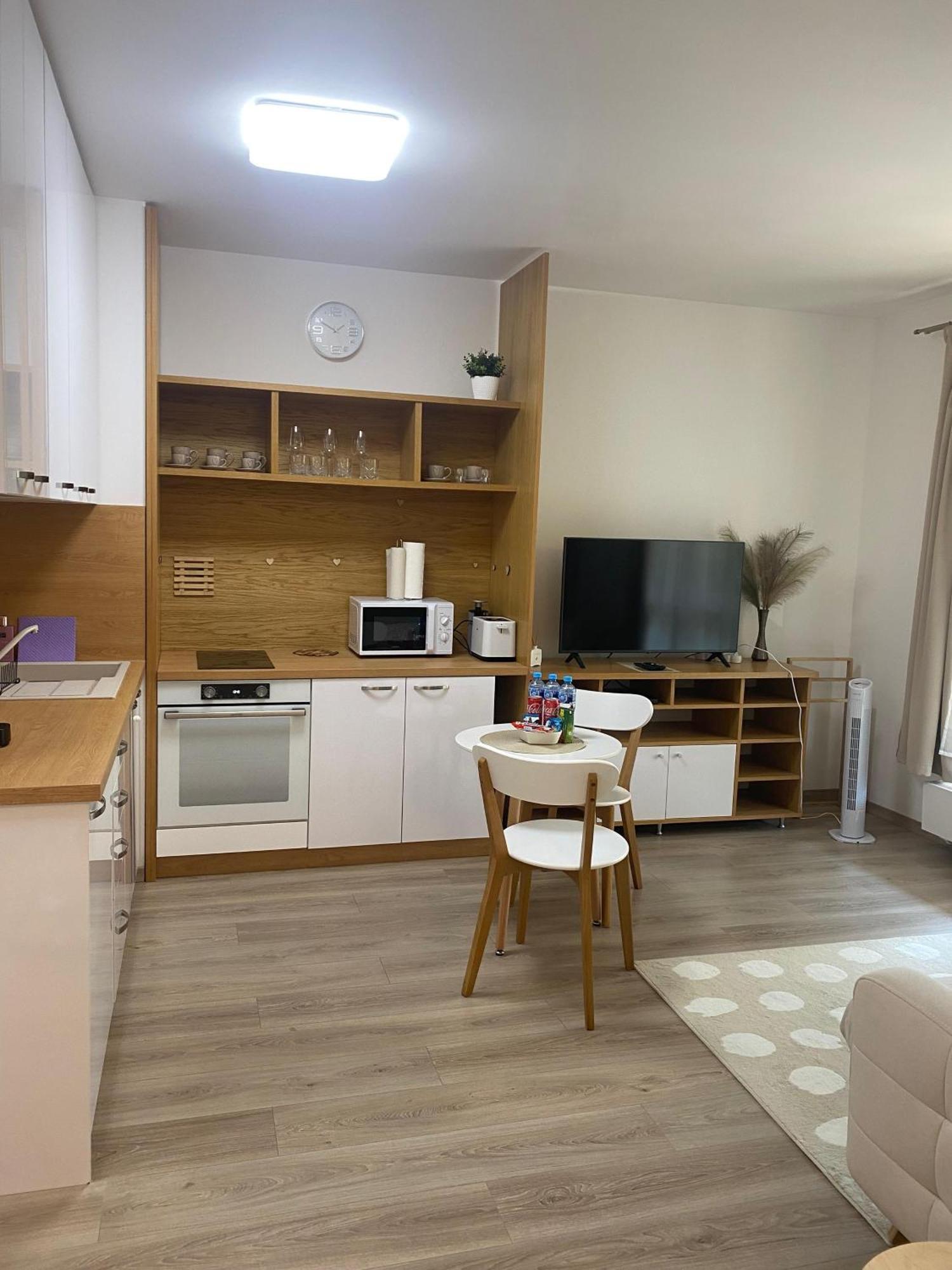 Lia Apartman - Private Parking Bratislava Dış mekan fotoğraf
